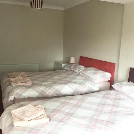 Large 4 Bedroom Home In Boston Spa Village In-Between York, Harrogate And Leeds, Sleeps 9 Exterior foto