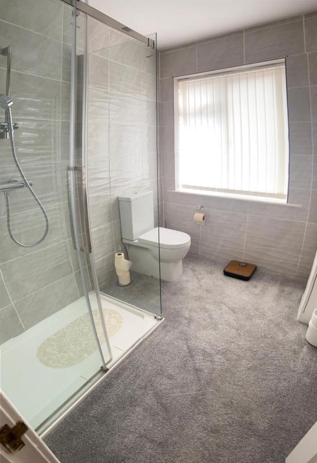 Large 4 Bedroom Home In Boston Spa Village In-Between York, Harrogate And Leeds, Sleeps 9 Exterior foto